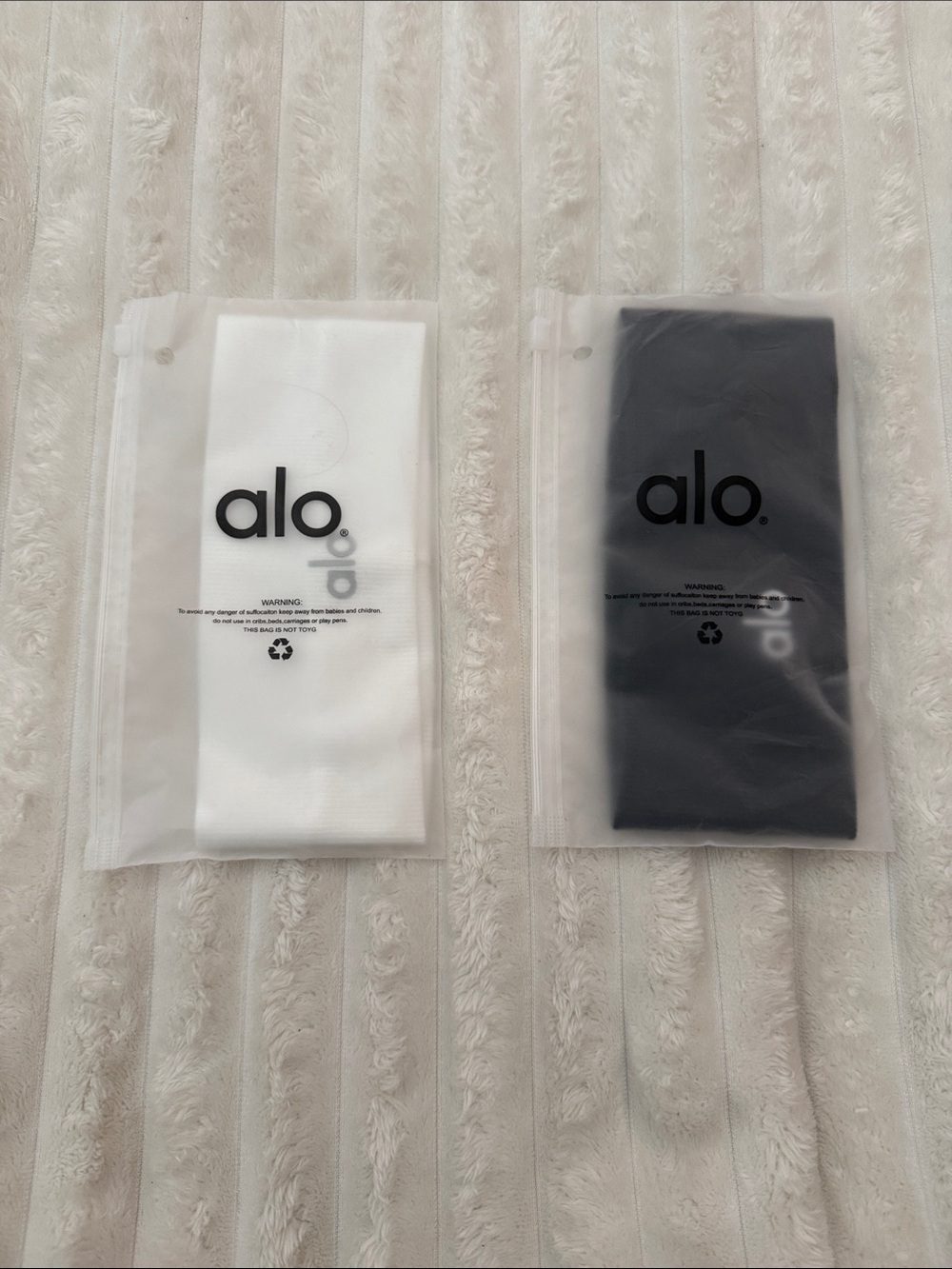 Women’s ALO Yoga White and Black Headband